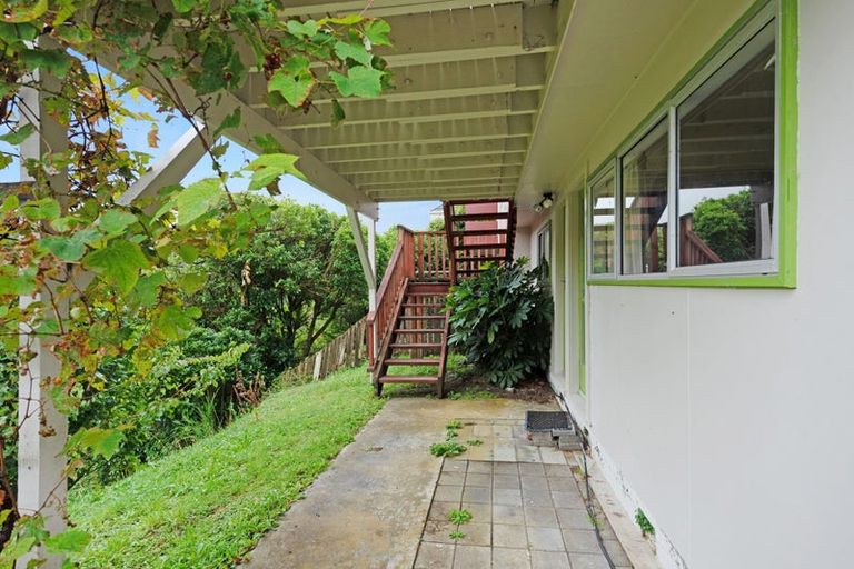 Photo of property in 15b Florio Terrace, Tawa, Wellington, 5028