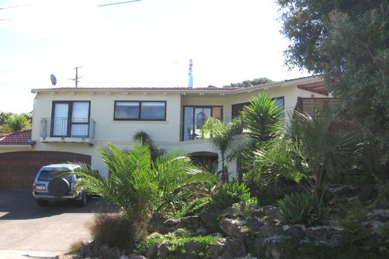 Photo of property in 52 Seaton Road, Murrays Bay, Auckland, 0630