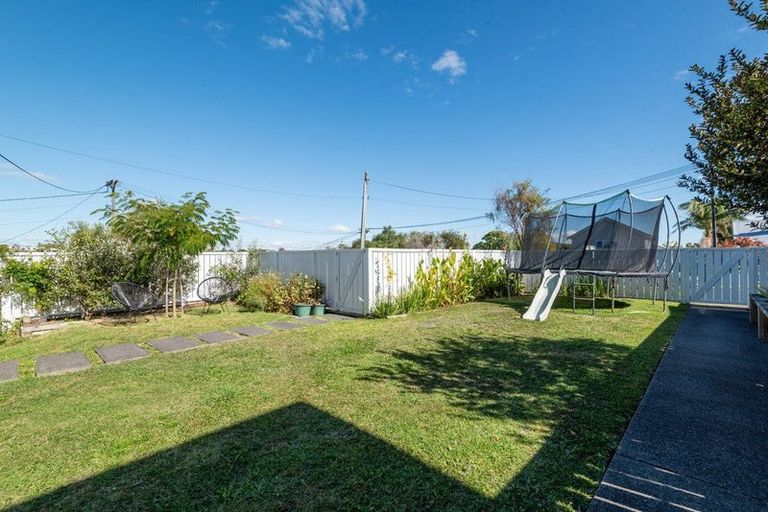 Photo of property in 1/10 Coronation Street, Belmont, Auckland, 0622