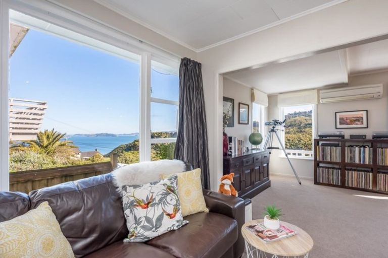 Photo of property in 11c Titiro Moana Road, Korokoro, Lower Hutt, 5012