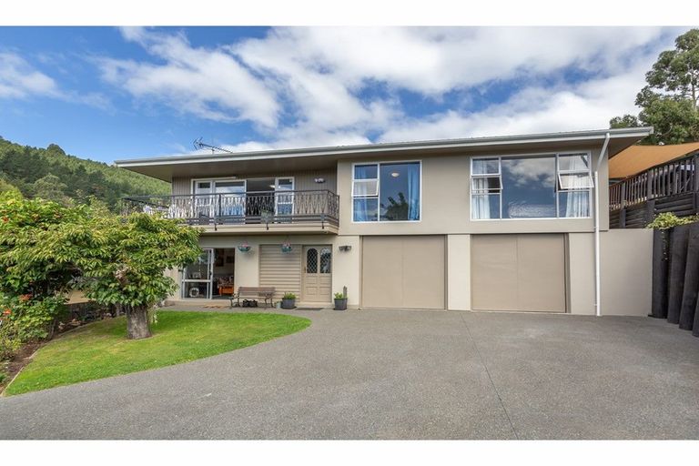 Photo of property in 7 Dalefield Drive, Cashmere, Christchurch, 8022