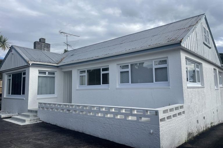 Photo of property in 9 Sunnyview Road, Greenhithe, Auckland, 0632