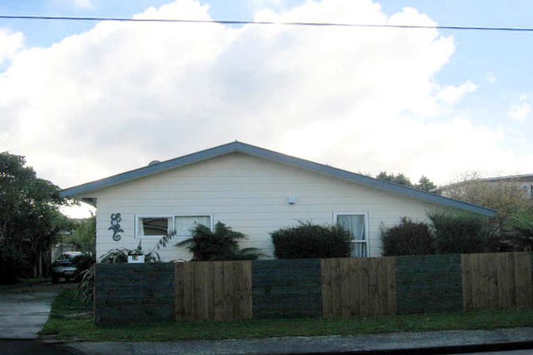 Photo of property in 19 Walton Road, Paraparaumu Beach, Paraparaumu, 5032