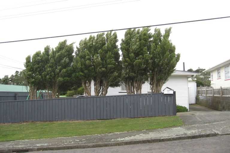 Photo of property in 11 Barclay Street, Newlands, Wellington, 6037