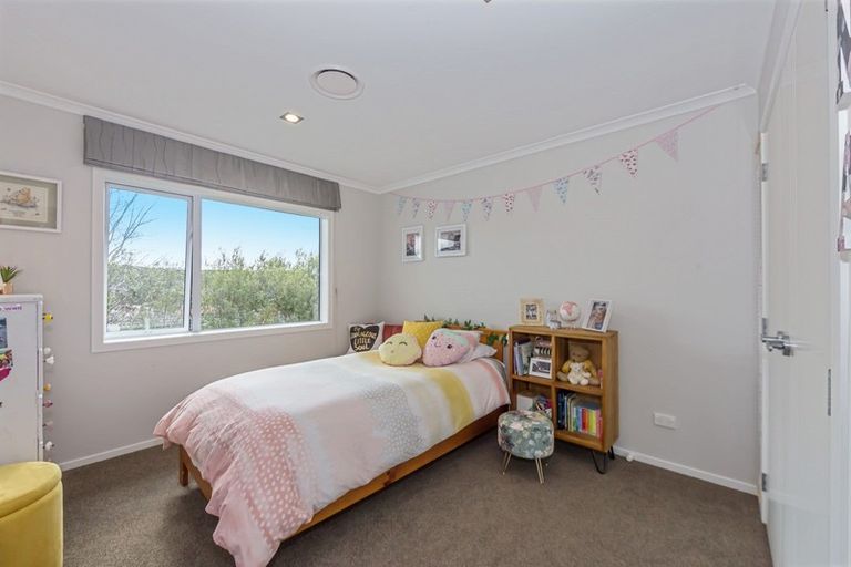 Photo of property in 15 Fern Court, Orewa, 0931