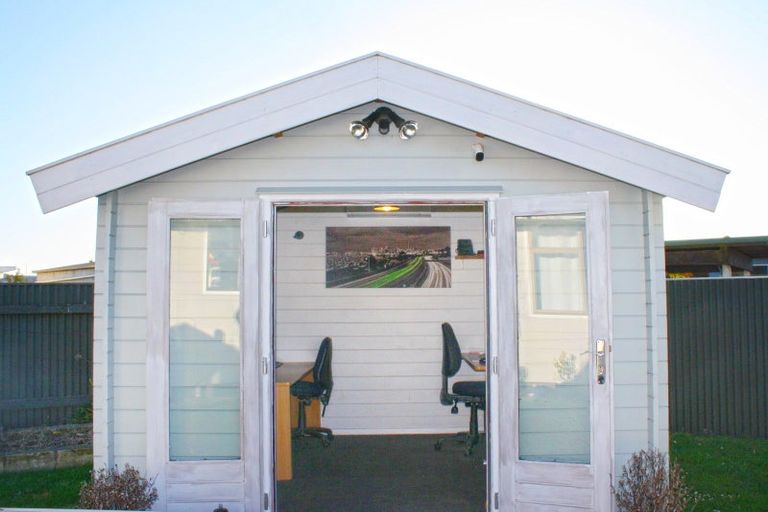 Photo of property in 76 Atherfold Crescent, Greenmeadows, Napier, 4112