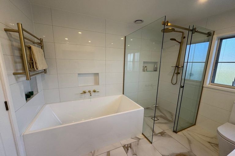 Photo of property in 1098 Peak Road, Helensville, 0875