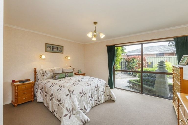 Photo of property in 12 Fraser Court, Roslyn, Palmerston North, 4414
