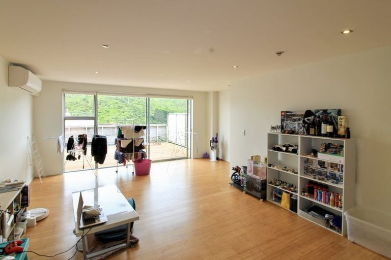 Photo of property in 17 Saddleback Grove, Karori, Wellington, 6012