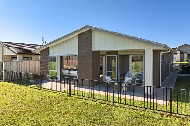 Photo of property in 22 Richardson Road, Omokoroa, 3114