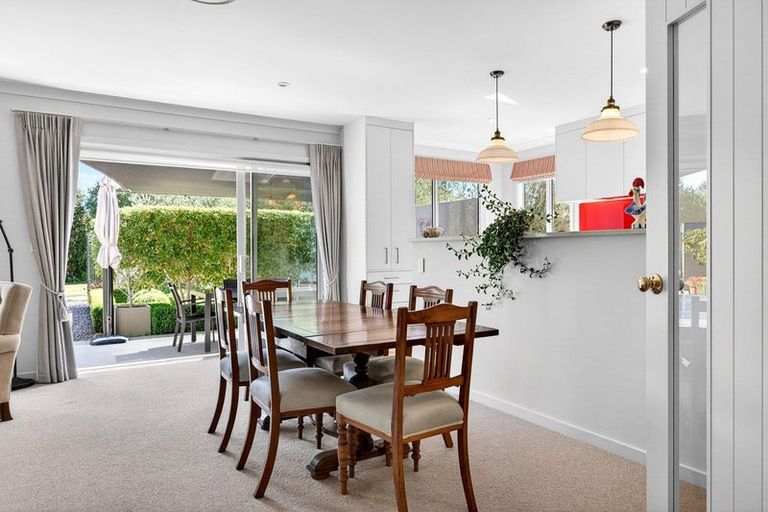 Photo of property in 10 Fairway Drive, Martinborough, 5711