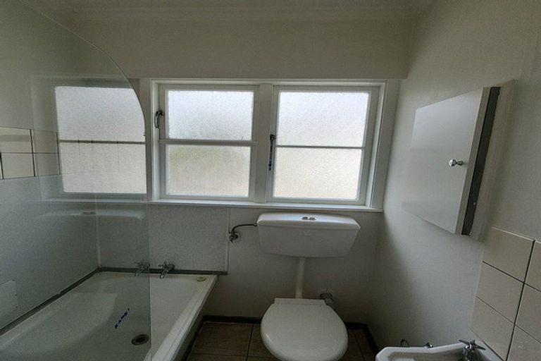 Photo of property in 3b Kopara Grove, Stokes Valley, Lower Hutt, 5019