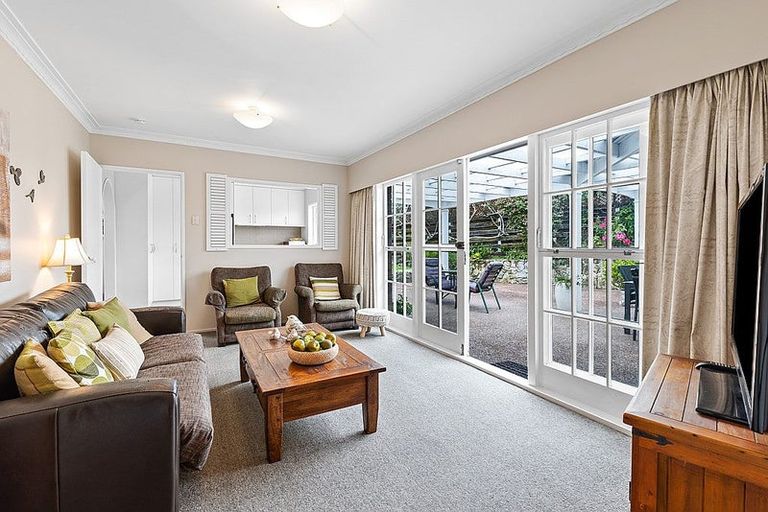 Photo of property in 71 Merriefield Avenue, Forrest Hill, Auckland, 0620
