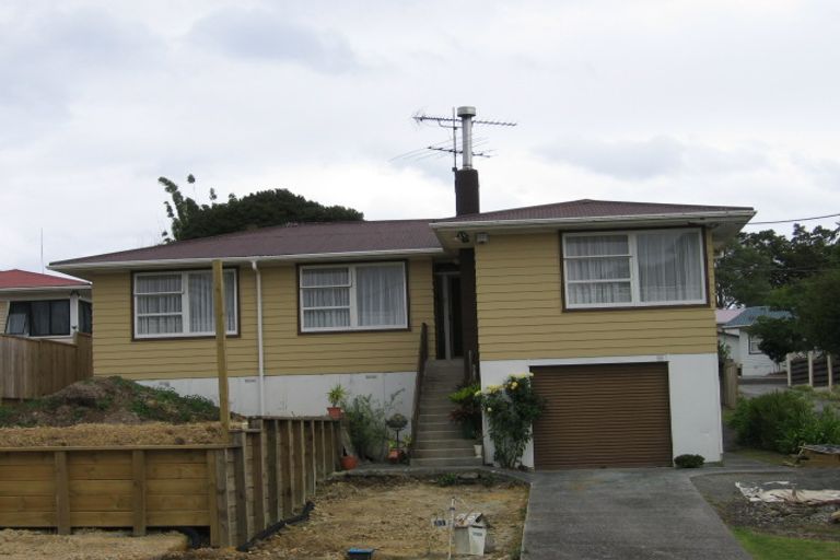 Photo of property in 155 Beach Haven Road, Beach Haven, Auckland, 0626