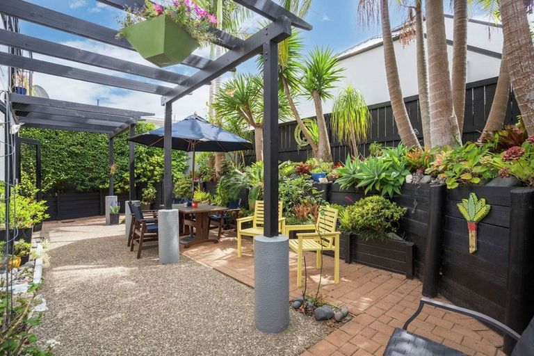 Photo of property in 2/11 Paparoa Road, Cockle Bay, Auckland, 2014