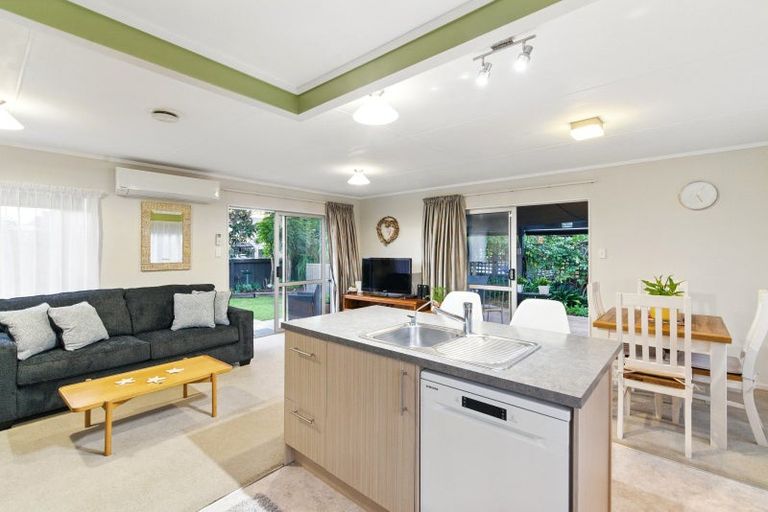 Photo of property in 2 Kirkpatrick Place, Papamoa Beach, Papamoa, 3118