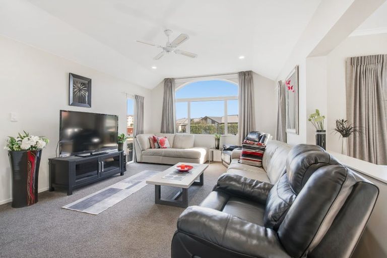 Photo of property in 84 Tauranga Place, Orewa, 0931