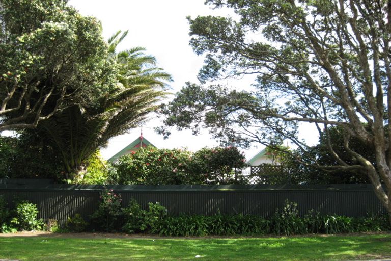 Photo of property in 10 Ronald Street, Strandon, New Plymouth, 4312