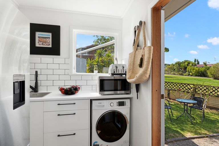 Photo of property in 4 Penguin Street, Leigh, 0985