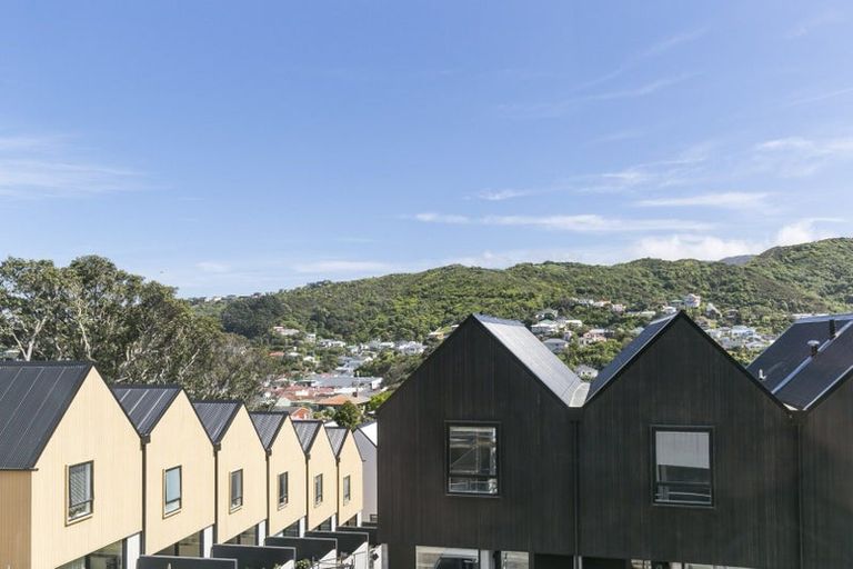 Photo of property in 17 Jean Caldwell Way, Island Bay, Wellington, 6023