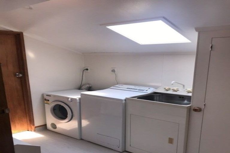 Photo of property in 34 Grove Road, Kelburn, Wellington, 6012