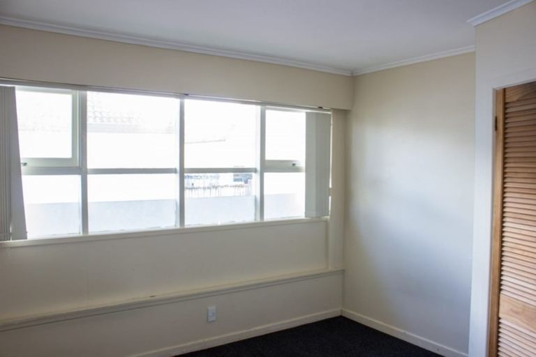 Photo of property in 204 East Coast Road, Forrest Hill, Auckland, 0620