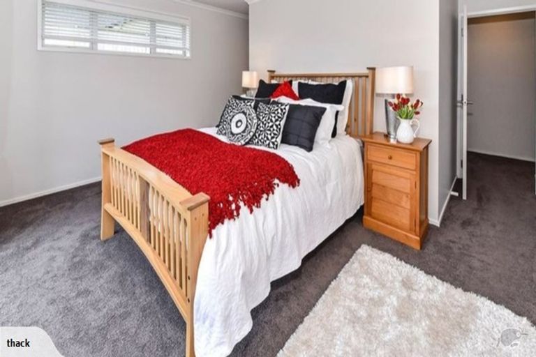 Photo of property in 9 Tongeren Square, Karaka, Papakura, 2113