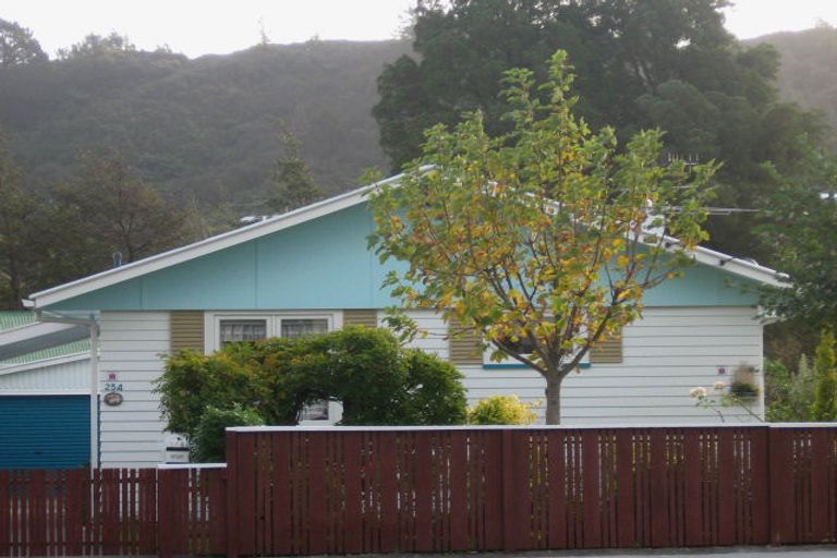 Photo of property in 254 Stokes Valley Road, Stokes Valley, Lower Hutt, 5019