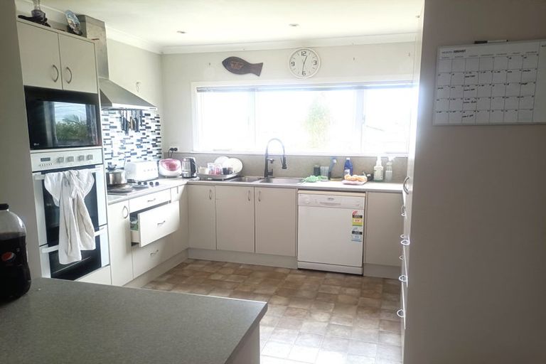Photo of property in 49 View Road, Henderson, Auckland, 0612