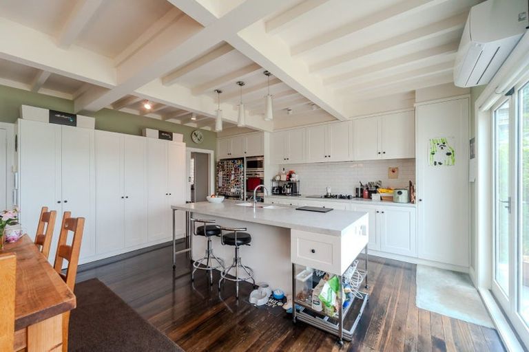 Photo of property in 60 The Crescent, Roseneath, Wellington, 6011