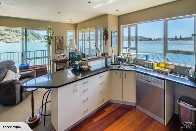 Photo of property in 18c Trevor Terrace, Paremata, Porirua, 5024
