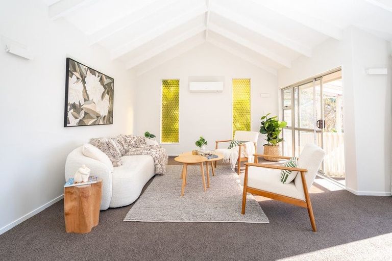 Photo of property in 11 Selkirk Way, Karori, Wellington, 6012