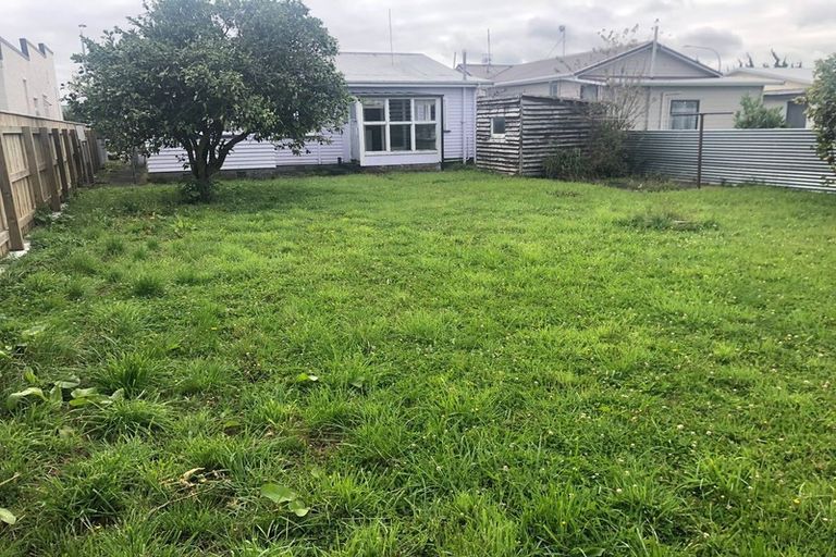Photo of property in 106 Shamrock Street, Takaro, Palmerston North, 4412