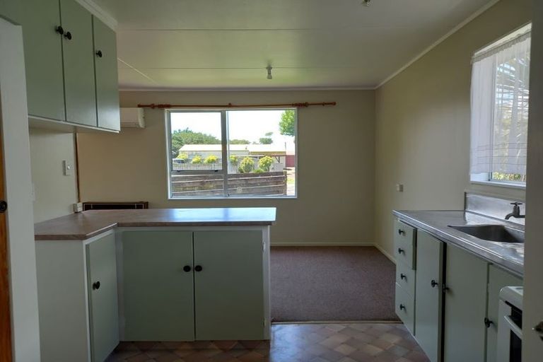 Photo of property in 5 Ngarue Place, Waitara, 4320