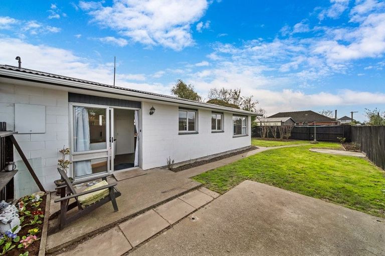 Photo of property in 2/15 Sullivan Avenue, Woolston, Christchurch, 8023