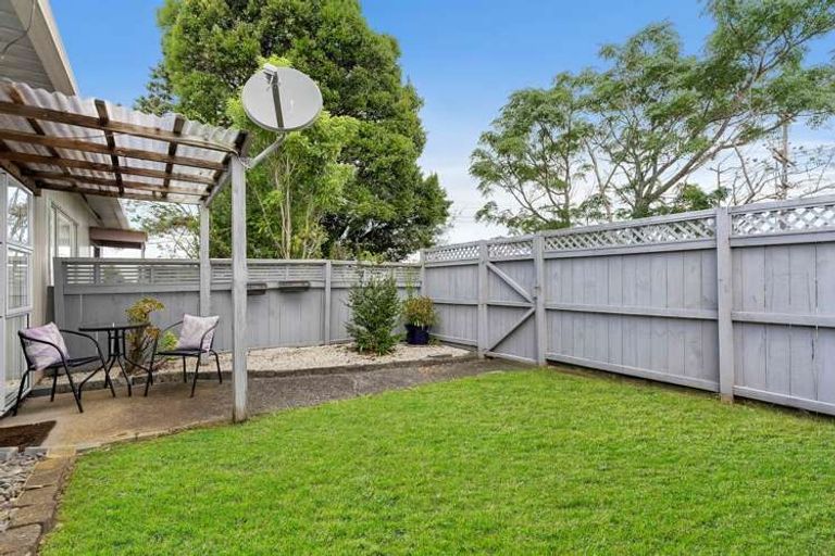 Photo of property in 2/200 Chivalry Road, Glenfield, Auckland, 0629