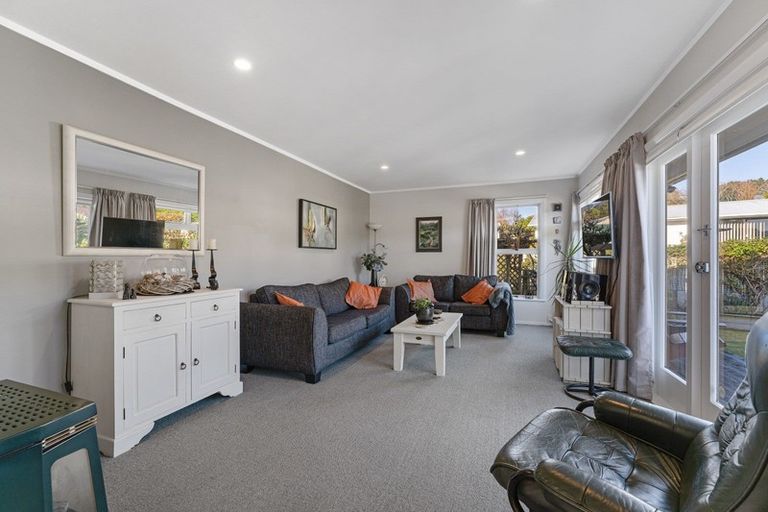 Photo of property in 44 Hookway Grove, Paraparaumu, 5032