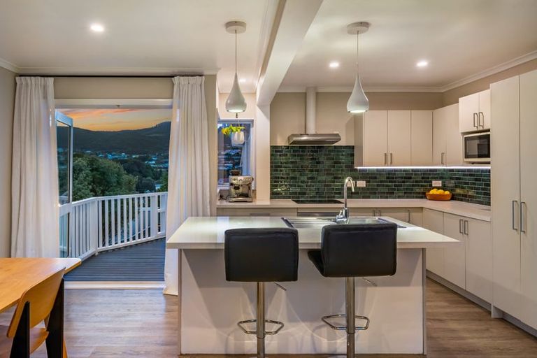 Photo of property in 42 Taylor Terrace, Tawa, Wellington, 5028