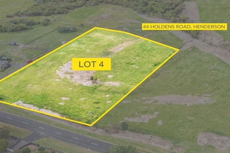 Photo of property in 44 Holdens Road, Henderson, Auckland, 0612