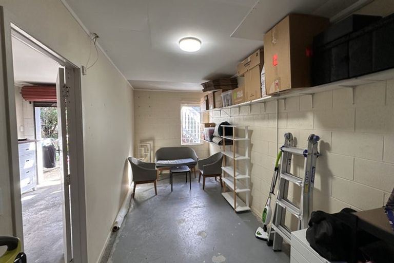 Photo of property in 2/111 Eskdale Road, Birkdale, Auckland, 0626