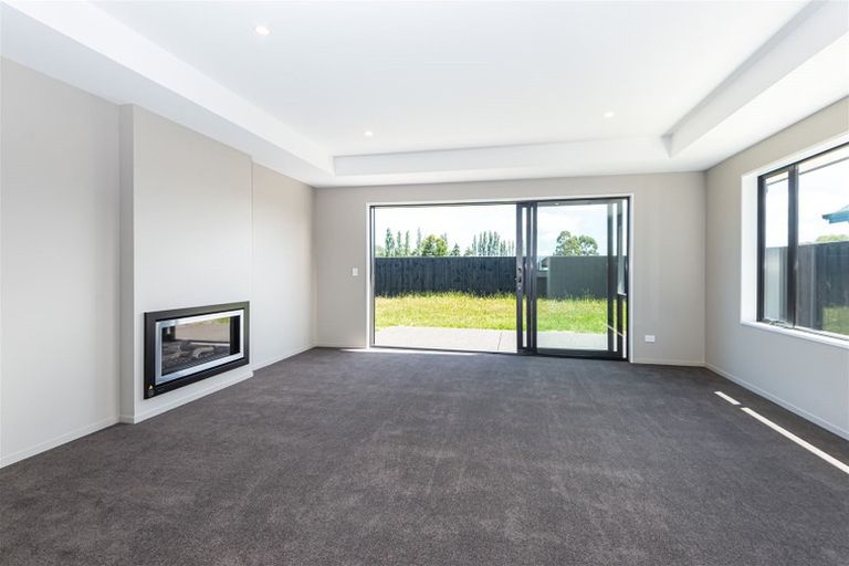 Photo of property in 8 Angus Place, Rangiora, 7400