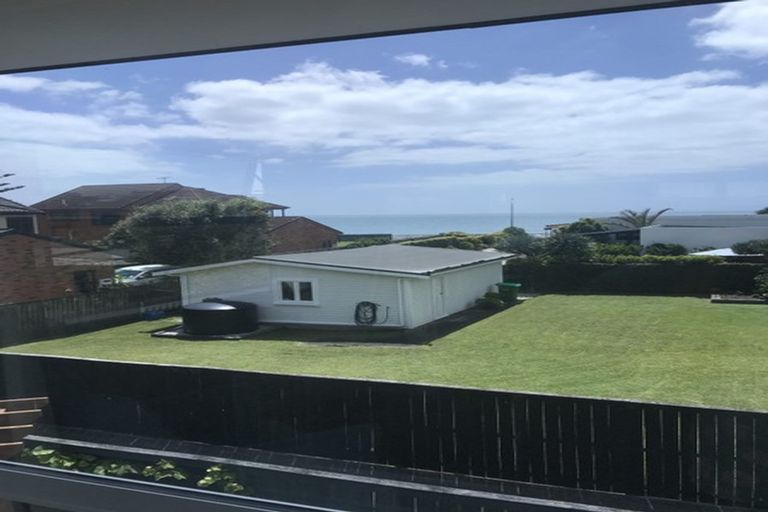 Photo of property in 63a Walton Street, Red Beach, 0932