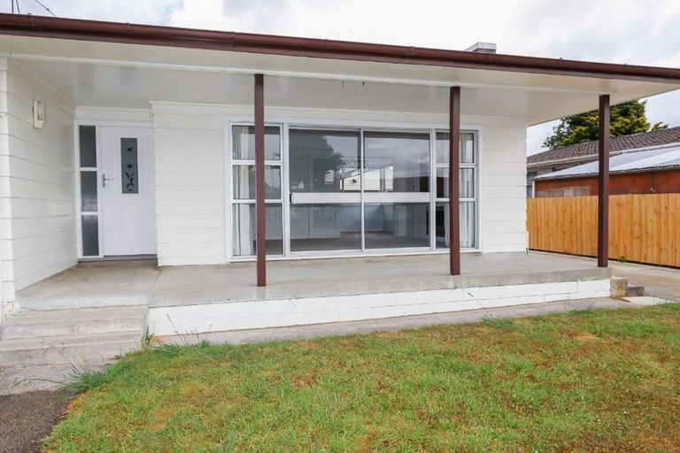 Photo of property in 14 Oakfield Crescent, Pukete, Hamilton, 3200