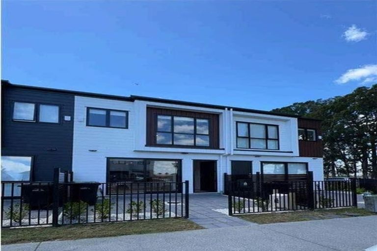 Photo of property in 4 Arapapa Road, Papakura, 2110