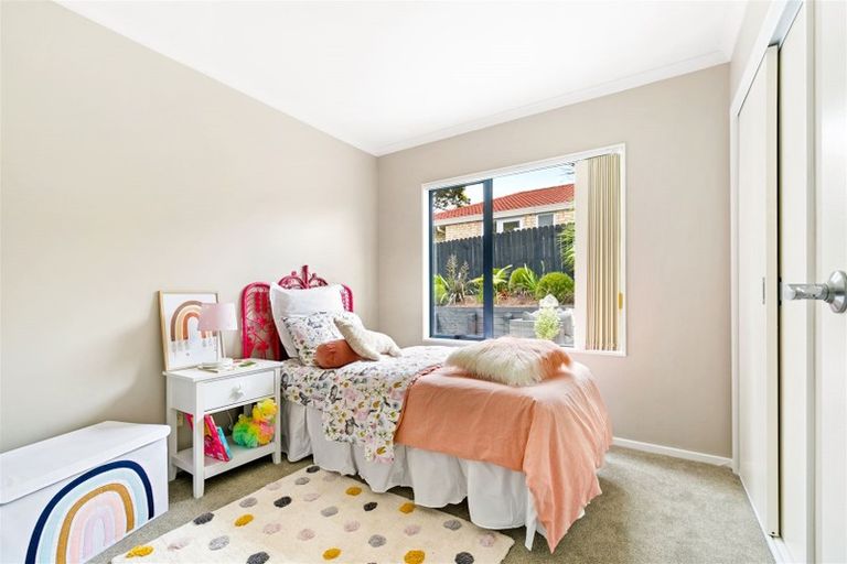 Photo of property in 13 Berkshire Terrace, Massey, Auckland, 0614