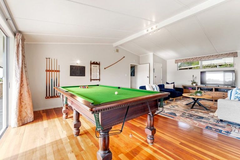 Photo of property in 12 Tawhana Crescent, Red Beach, 0932