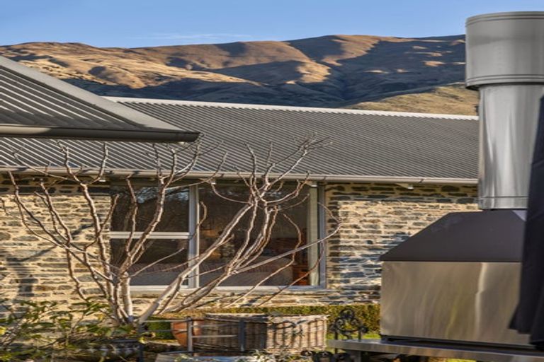 Photo of property in 9 Hollyhock Lane, Wanaka, 9305