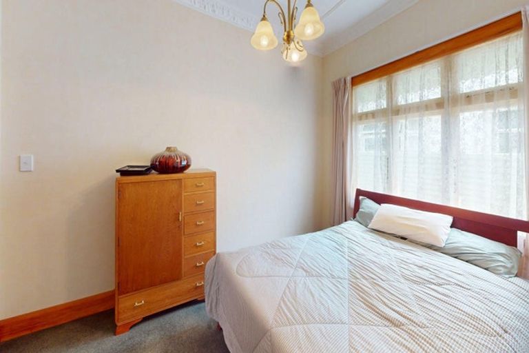 Photo of property in 16 Nikau Street, Takaro, Palmerston North, 4410