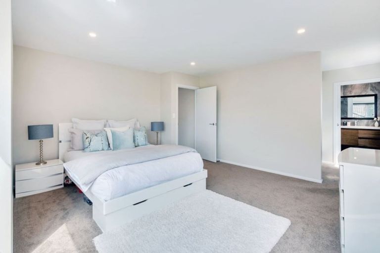 Photo of property in 9 Manu Place, Pinehill, Auckland, 0632