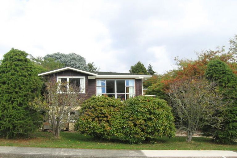 Photo of property in 30 Fendalton Crescent, Pinehaven, Upper Hutt, 5019